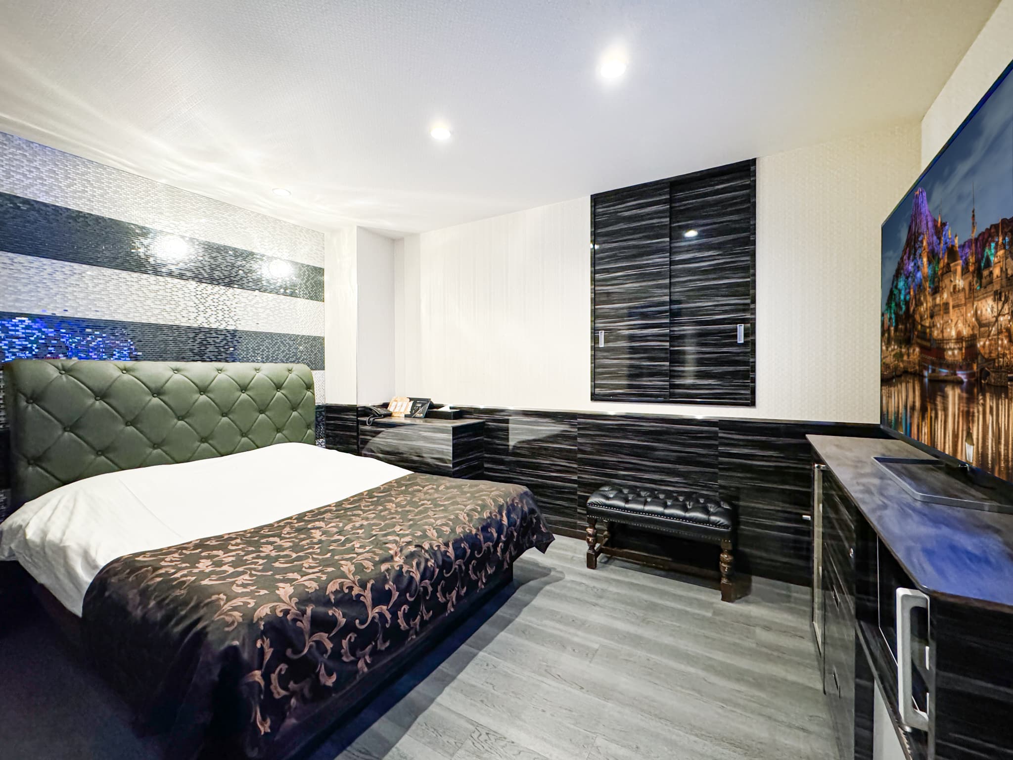 Luxury Room 1